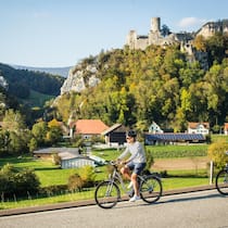 Vorbei an der Ruine von Schloss Neu-Falkenstein kurz vor Balsthal SO.