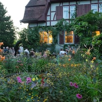 Sie lebe hier im Paradies, sagen ihre Freunde, wenn sie zu Besuch kommen oder den Garten bei einem Sommerfest geniessen. Trotzdem wäre Karin Leuenberger bereit, ihn aufzugeben. Für ein neues, noch ungestaltetes Stück Land.