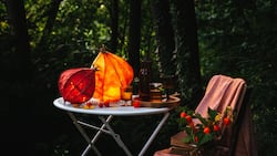 Der Natur abgeguckt: Die Laternen erinnern an eine Physalis. Doch unsere Variante leuchtet im Dunkeln.