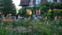 Sie lebe hier im Paradies, sagen ihre Freunde, wenn sie zu Besuch kommen oder den Garten bei einem Sommerfest geniessen. Trotzdem wäre Karin Leuenberger bereit, ihn aufzugeben. Für ein neues, noch ungestaltetes Stück Land.