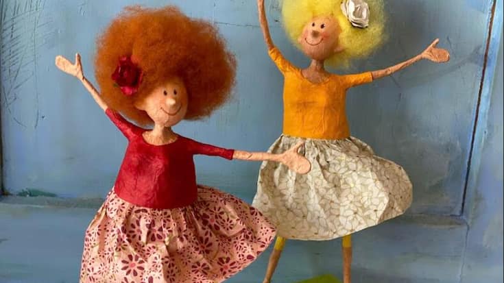 Barfussdamen aus Papier