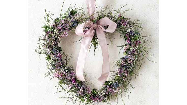 Ein Herz für den Muttertag binden