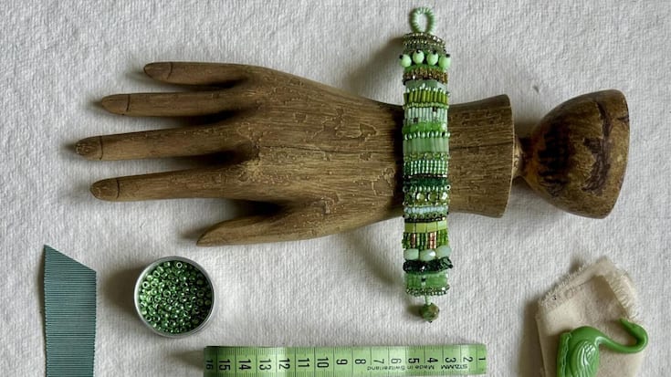 Perlenarmband sticken