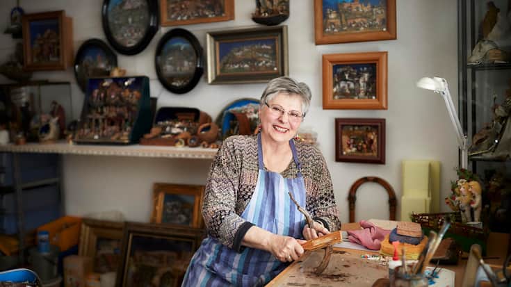 Kastenkrippenbauerin Uta Schwab