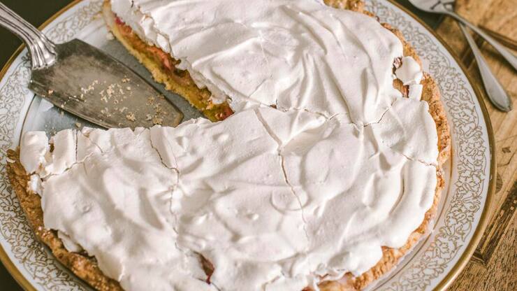 Rhabarberkuchen mit Meringue Elsi Ragaz