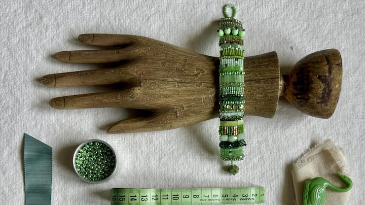 Perlenarmband sticken