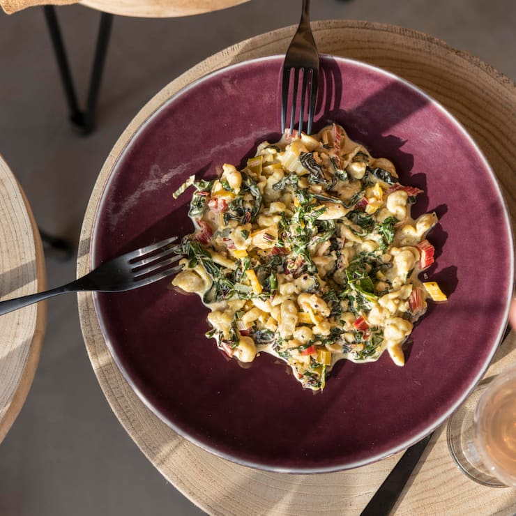 Kernölknöpfli mit Krautstiel und Salbei