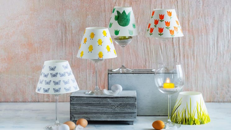 Ob Frühlingswiese, Schmetterlinge, Kücken oder Tulpen – diese bunten Lampenschirmchen sind hübsche Tischdekos und Lichtquellen.