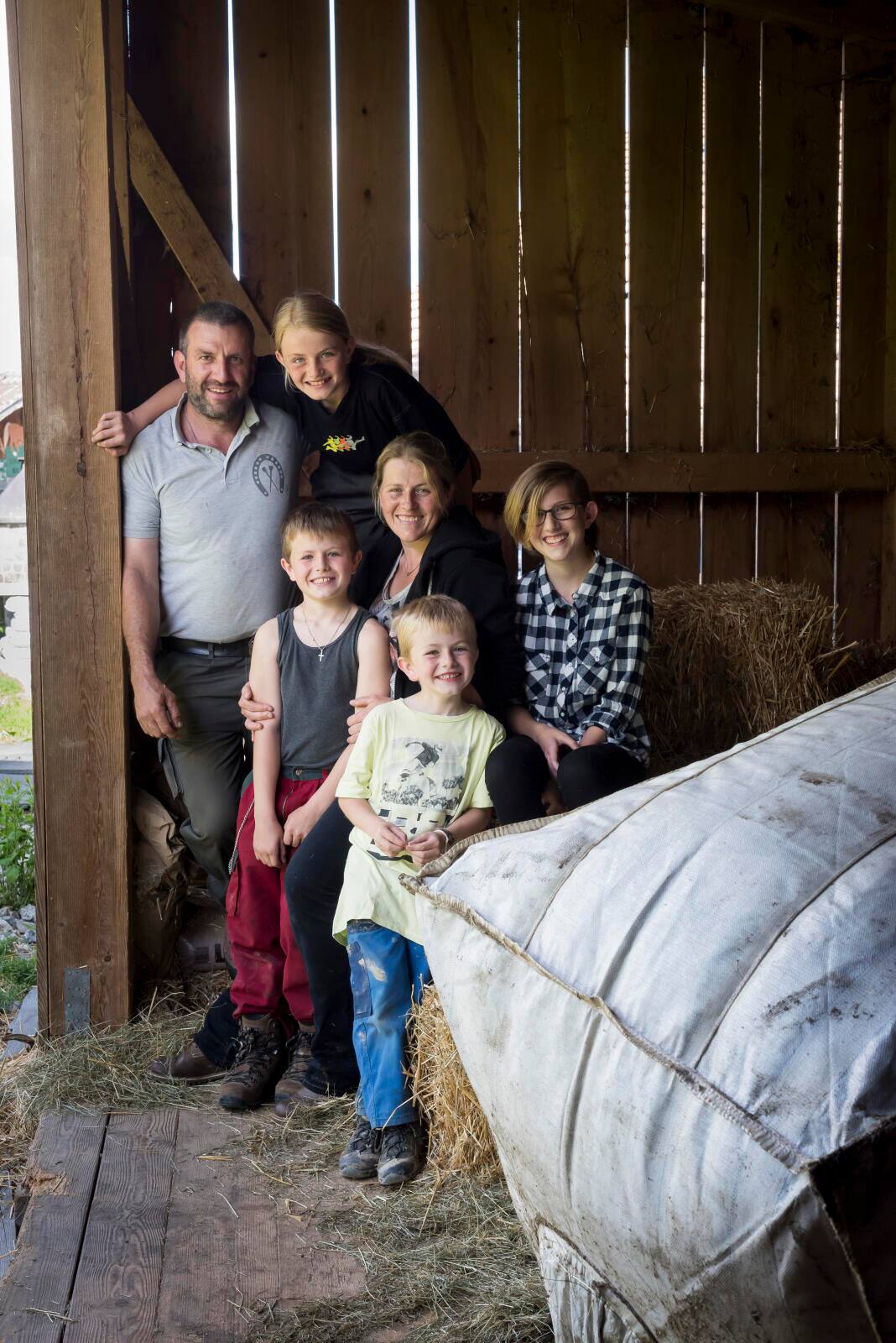Jakob, Sandra, Tamara, Chantal, Köbeli, und Lukas