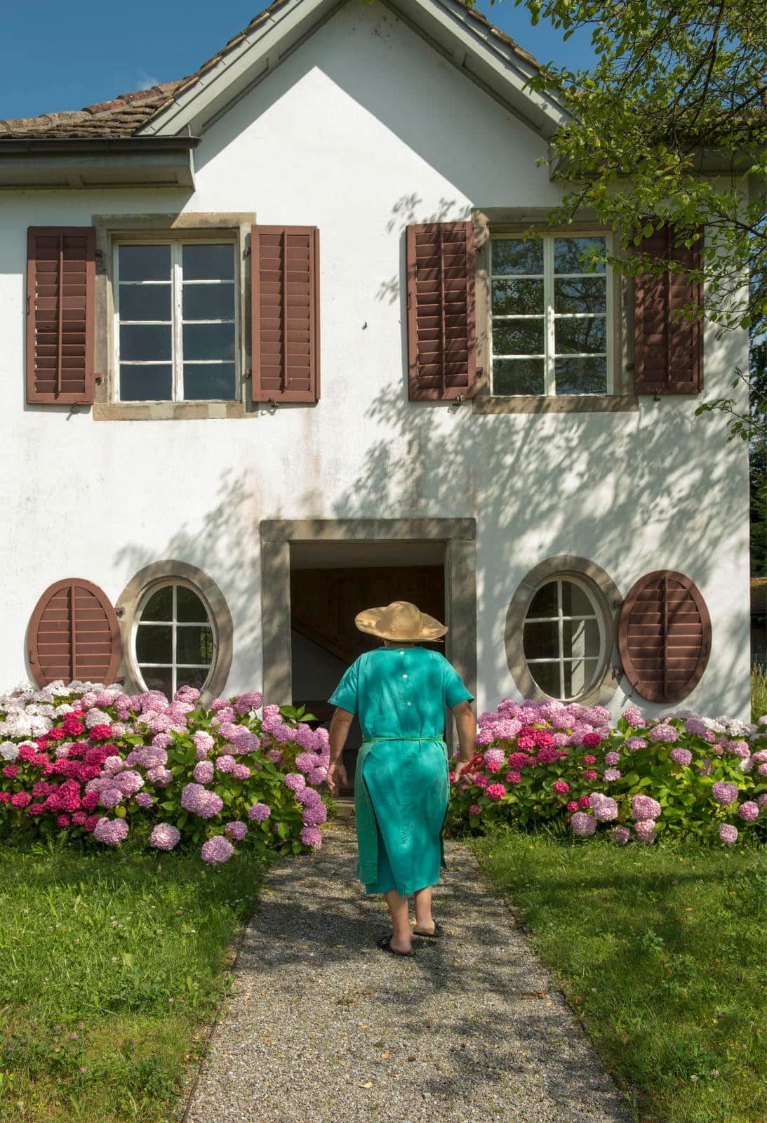 Schwester Ruth aus dem Kloster Wurmsbach in Rapperswil-Jona St. Gallen geht ins unbewohnte Gartenhaus