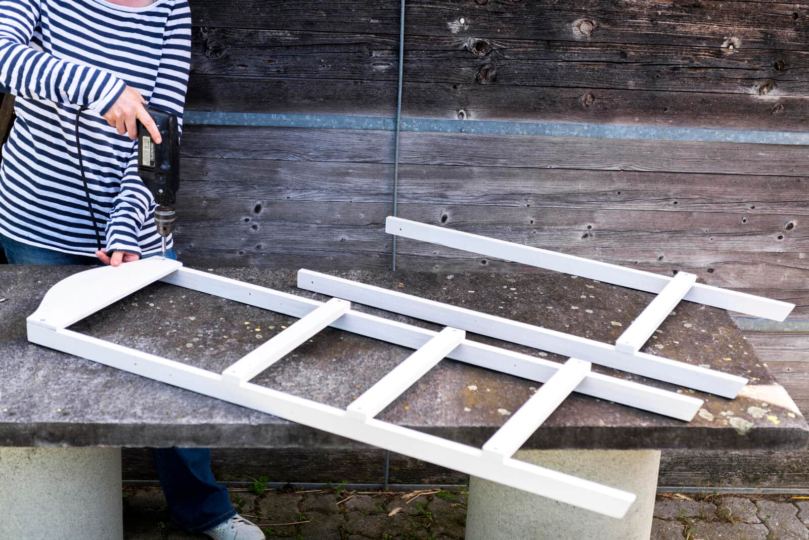 Vorder- und Rückseite Pflanzentreppe zusammenbohren