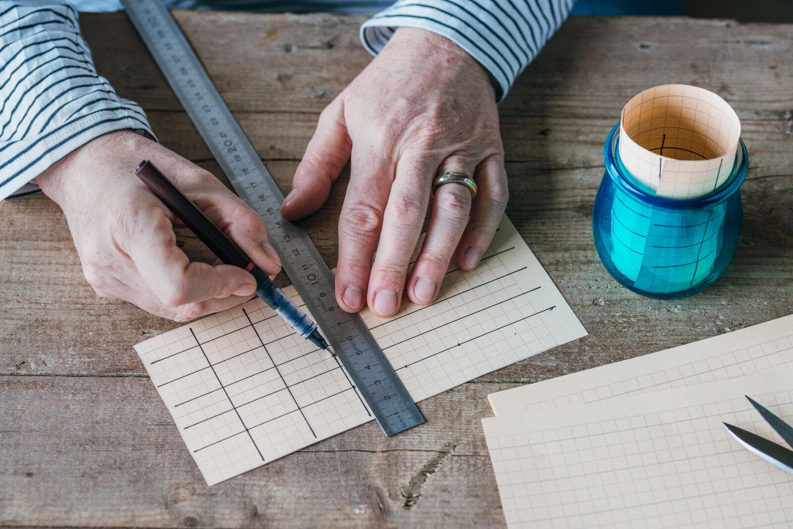 Raster auf Papier mit Massstab