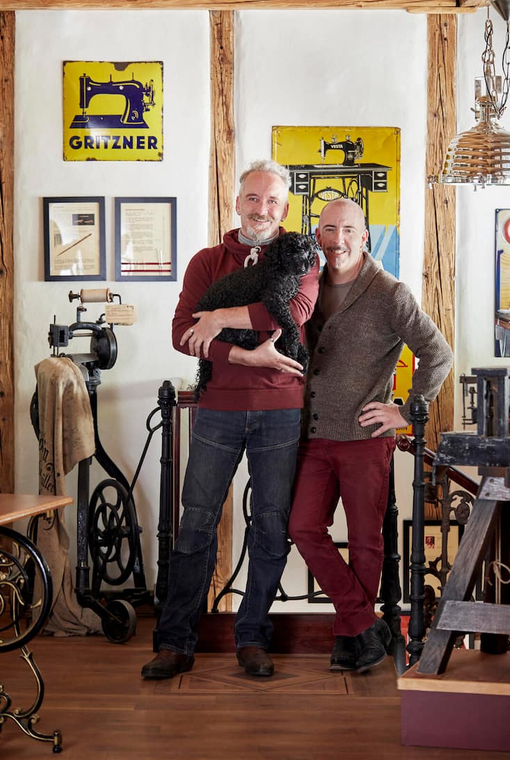 Tino Jaun (links) und Roni Schmied mit ihrem Hund Faro