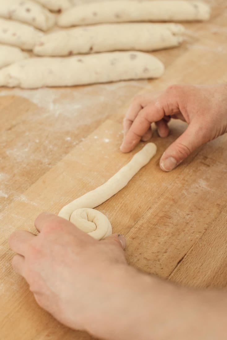 Simon Peter rollt Zopf-Häsli