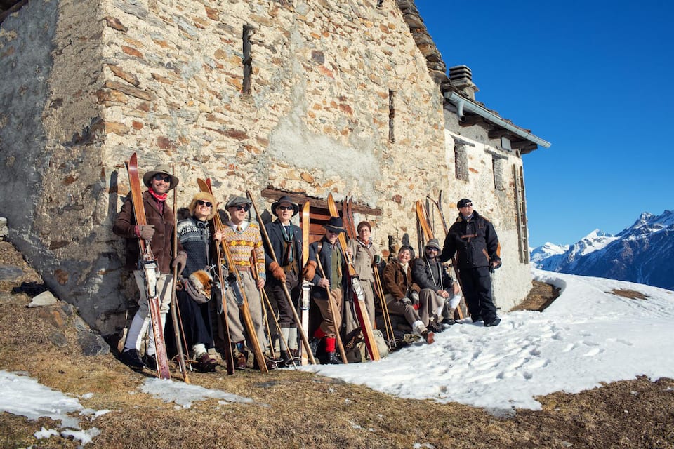 Telemark-Truppe vor Haus